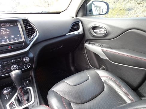 Used 2017 Jeep Cherokee Trailhawk image 21