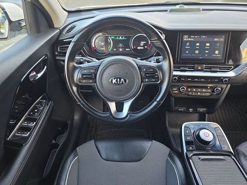 Used 2021 Kia Niro EX image 18