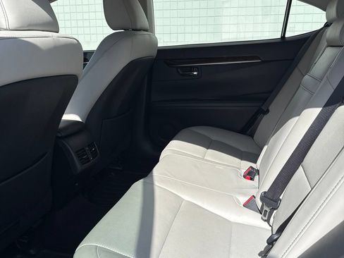 Used 2015 Lexus ES 350 w/ Luxury Package FWD image 12