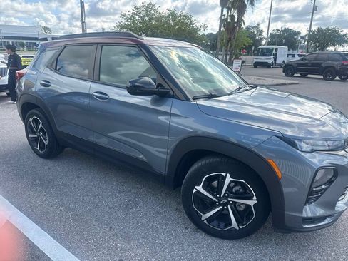 Used 2022 Chevrolet TrailBlazer RS w/ Technology Package FWD image 3