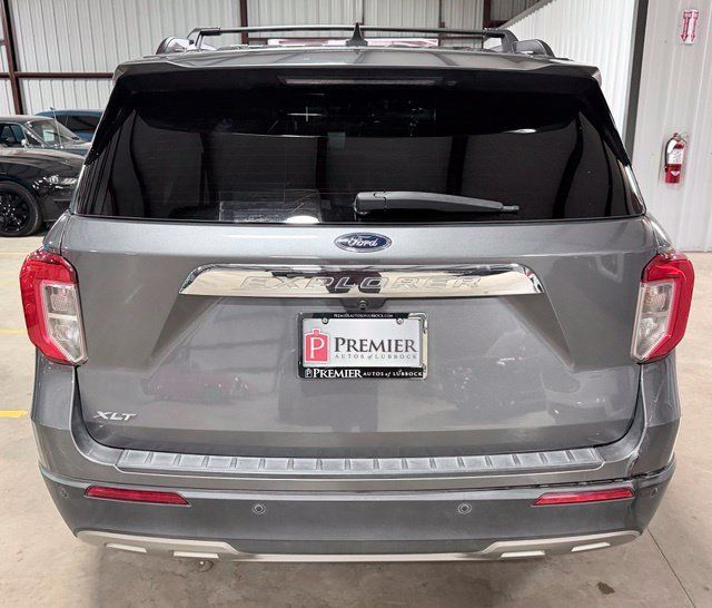 Used 2021 Ford Explorer XLT w/ Equipment Group 202A RWD image 4