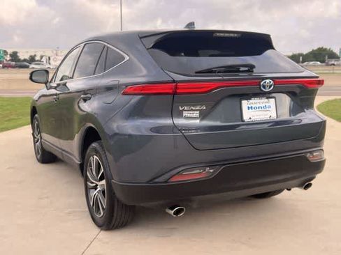 Used 2024 Toyota Venza LE AWD/4WD image 5