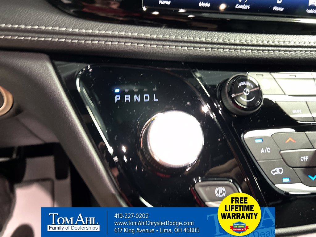 New 2027 Chrysler Pacifica Select FWD image 18