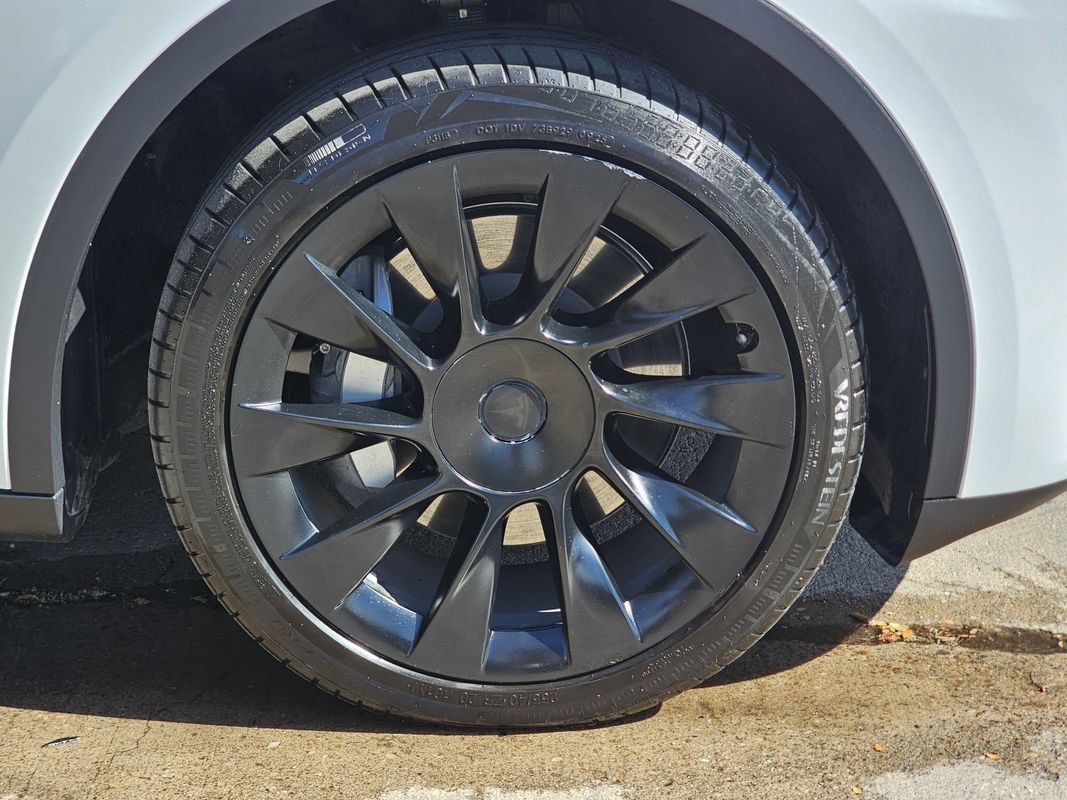 Used 2023 Tesla Model Y Long Range AWD/4WD image 28