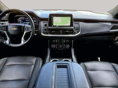 Used 2022 Chevrolet Suburban LT w/ Luxury Package RWD image 16