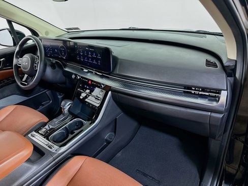 Used 2023 Kia Carnival SX Prestige image 13