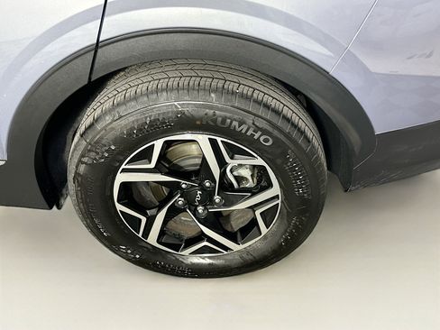 Used 2025 Kia Sportage LX image 11