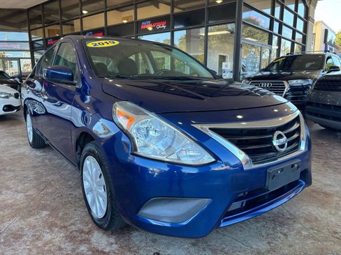 Used 2019 Nissan Versa SV image 1