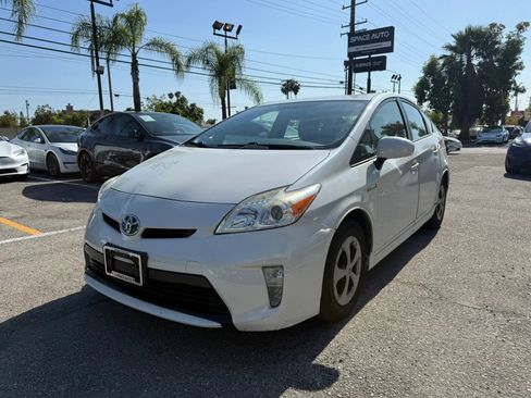 Used 2015 Toyota Prius Two FWD image 3