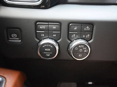 Used 2024 GMC Sierra 2500 Denali Ultimate AWD/4WD image 18