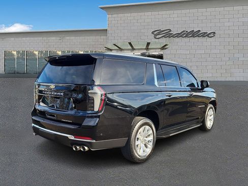 Used 2025 Chevrolet Suburban Premier image 6