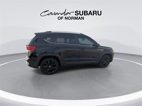 Used 2022 Volkswagen Taos SE image 3