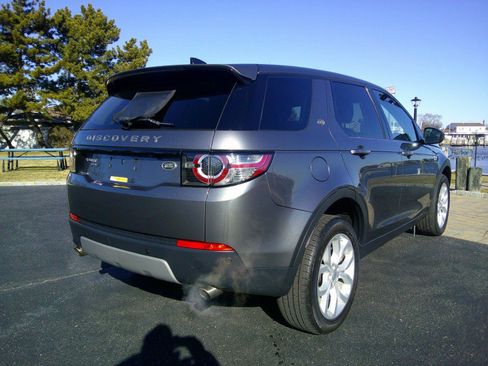 Used 2018 Land Rover Discovery Sport HSE image 15