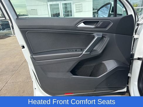 Used 2020 Volkswagen Tiguan SE w/ Panoramic Sunroof Package image 16