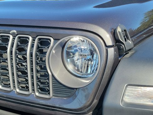 Used 2025 Jeep Wrangler Sport image 9