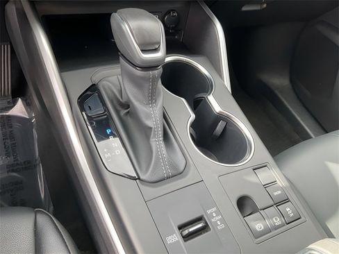 Used 2024 Toyota Highlander XLE image 11