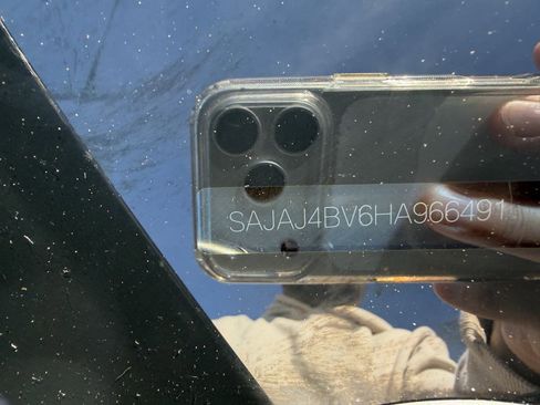 Used 2017 Jaguar XE Premium image 21