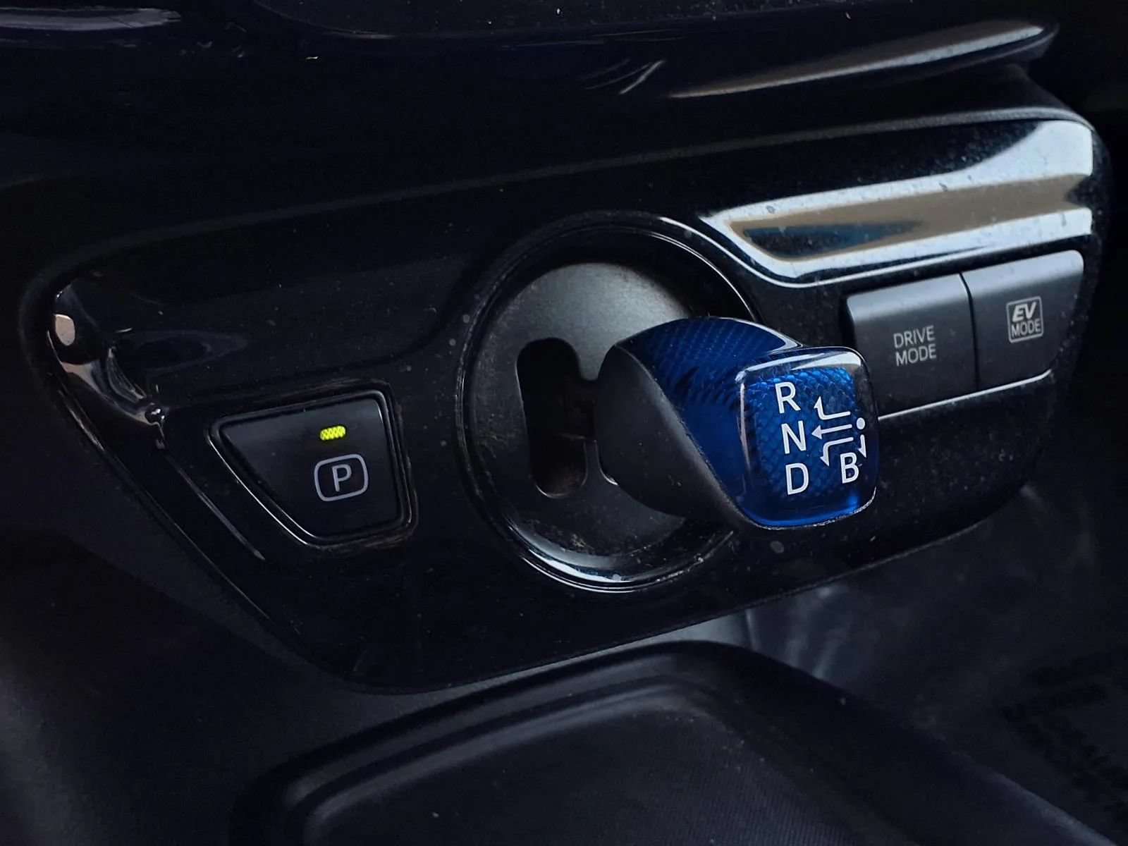 Used 2019 Toyota Prius LE w/ Carpet Mat Package FWD image 9