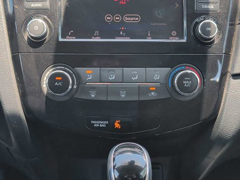 Used 2020 Nissan Rogue S FWD image 15
