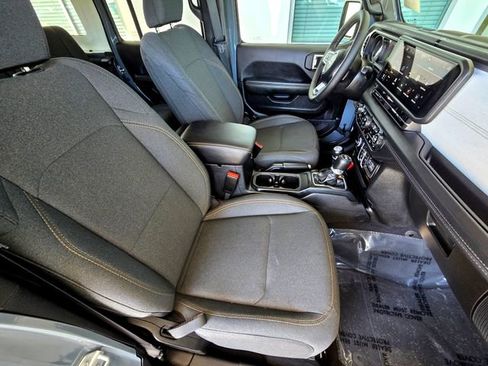 Used 2025 Jeep Wrangler Unlimited Sahara w/ Safety Group image 22