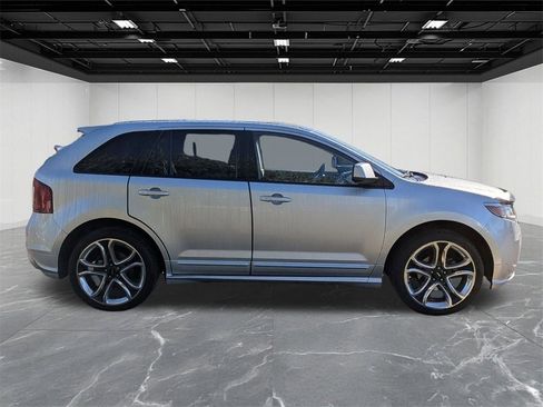 Used 2011 Ford Edge Sport w/ Driver Entry Pkg image 6