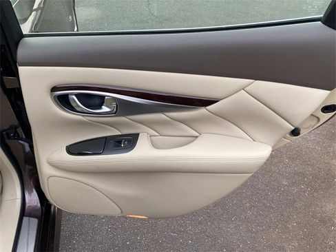 Used 2015 INFINITI Q70 3.7 image 35