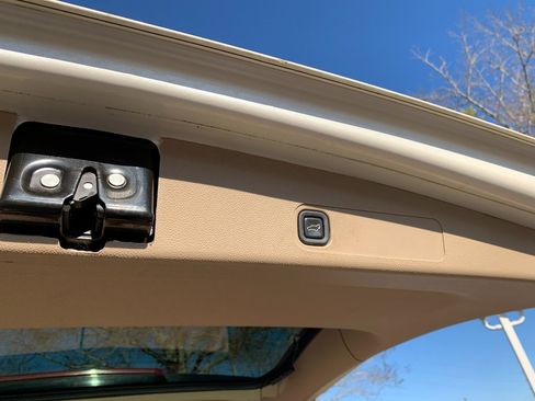 Used 2012 GMC Yukon SLT w/ SLT-2 Equipment Package image 8