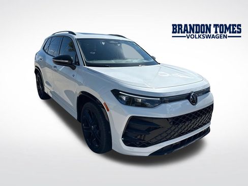 Certified 2026 Volkswagen Tiguan SE R-Line FWD image 1