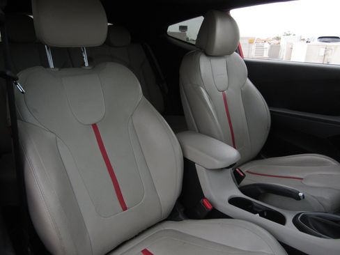 Used 2019 Hyundai Veloster Turbo Ultimate FWD image 11