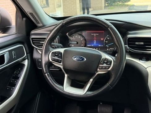 Used 2021 Ford Explorer XLT w/ Equipment Group 202A AWD/4WD image 13