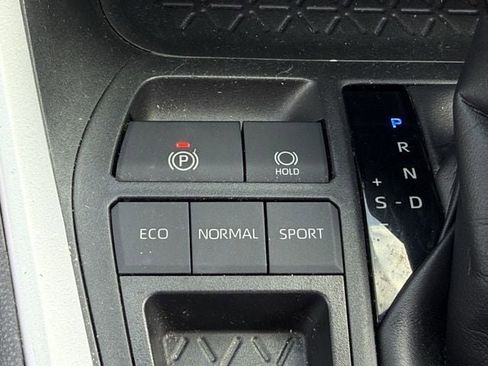 Used 2019 Toyota RAV4 XLE FWD image 20