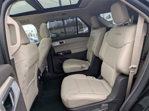 Used 2023 Ford Explorer Platinum w/ Technology Package image 15