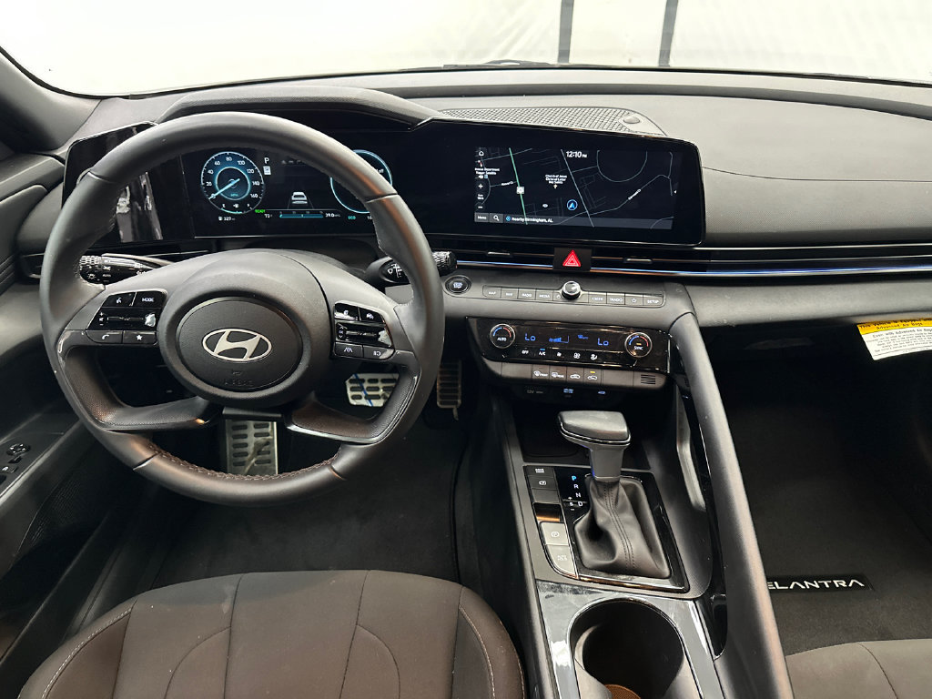 Used 2025 Hyundai Elantra SEL FWD image 17