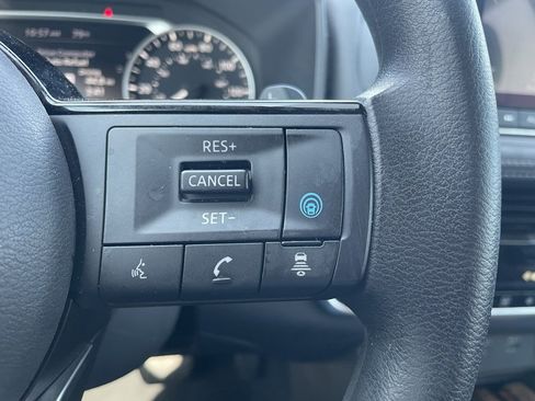 Certified 2022 Nissan Rogue SV image 9