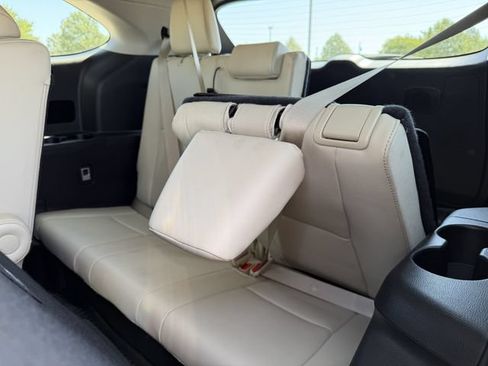 Used 2024 Toyota Highlander Platinum FWD image 30