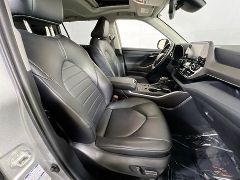 Used 2022 Toyota Highlander XLE image 28