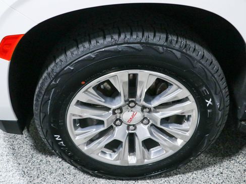 Used 2023 GMC Yukon Denali AWD/4WD image 11