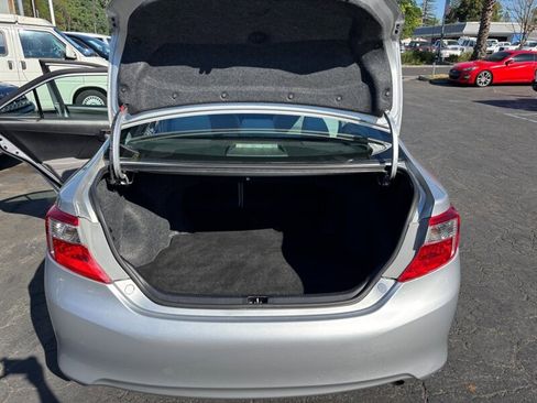 Used 2014 Toyota Camry LE image 11
