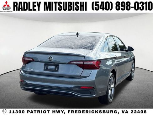 Used 2024 Volkswagen Jetta SE FWD image 19