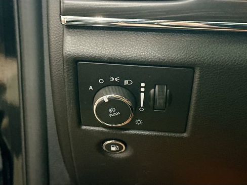 Used 2020 Jeep Grand Cherokee Limited AWD/4WD image 11