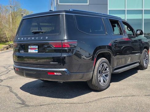 Used 2024 Jeep Wagoneer L Series II w/ Flexible Seating Group AWD/4WD image 3