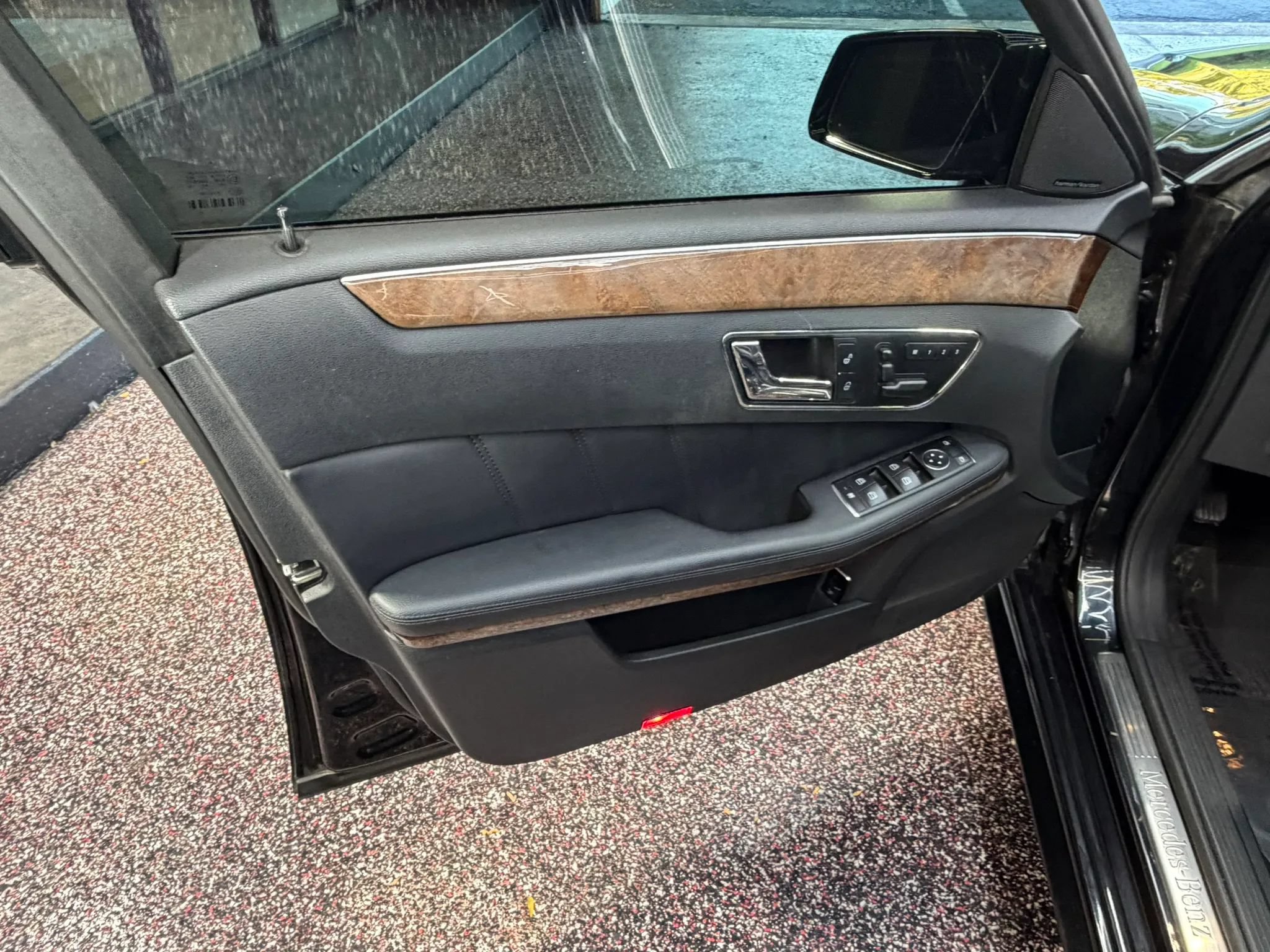 Used 2011 Mercedes-Benz E 350 4MATIC Sedan image 10
