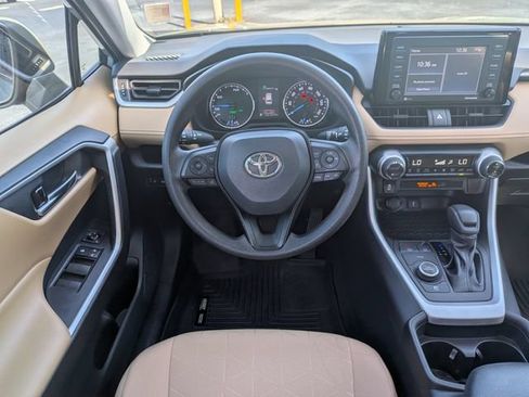 Used 2021 Toyota RAV4 XLE w/ Convenience Package AWD/4WD image 17