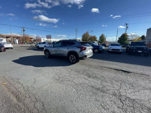 Used 2025 Chevrolet Trax LT image 15