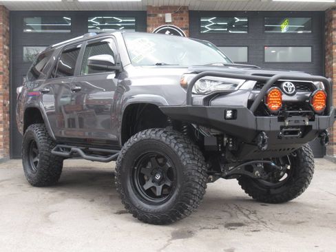 Used 2016 Toyota 4Runner Trail image 2