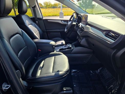 Used 2022 Ford Escape SEL w/ Technology Package image 6