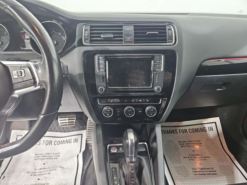 Used 2017 Volkswagen Jetta GLI image 17