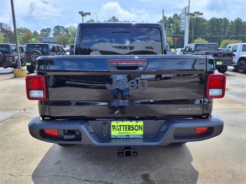 New 2025 Jeep Gladiator Sport image 3