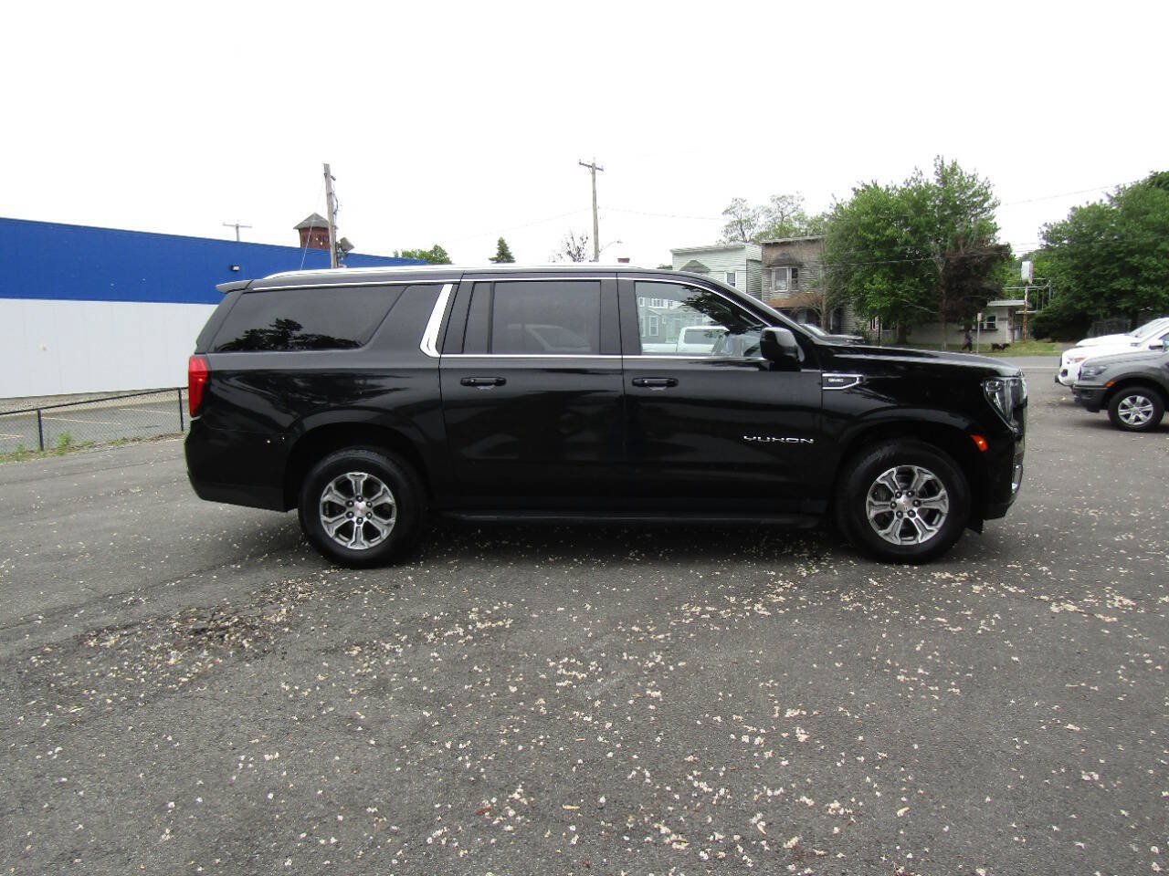 Used 2022 GMC Yukon XL SLE AWD/4WD image 6