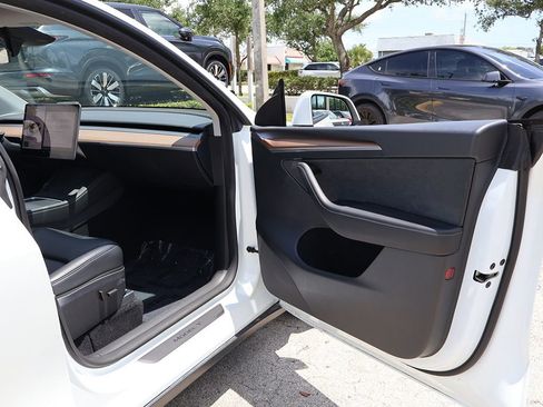 Used 2024 Tesla Model Y Performance AWD/4WD image 25